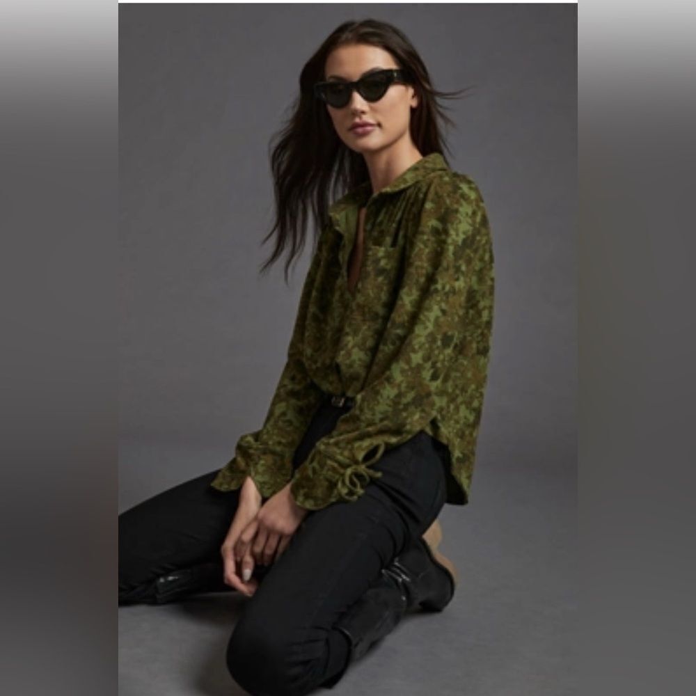 Anthropologie Pilcro puffed sleeve top with green floral detail XS. NWT